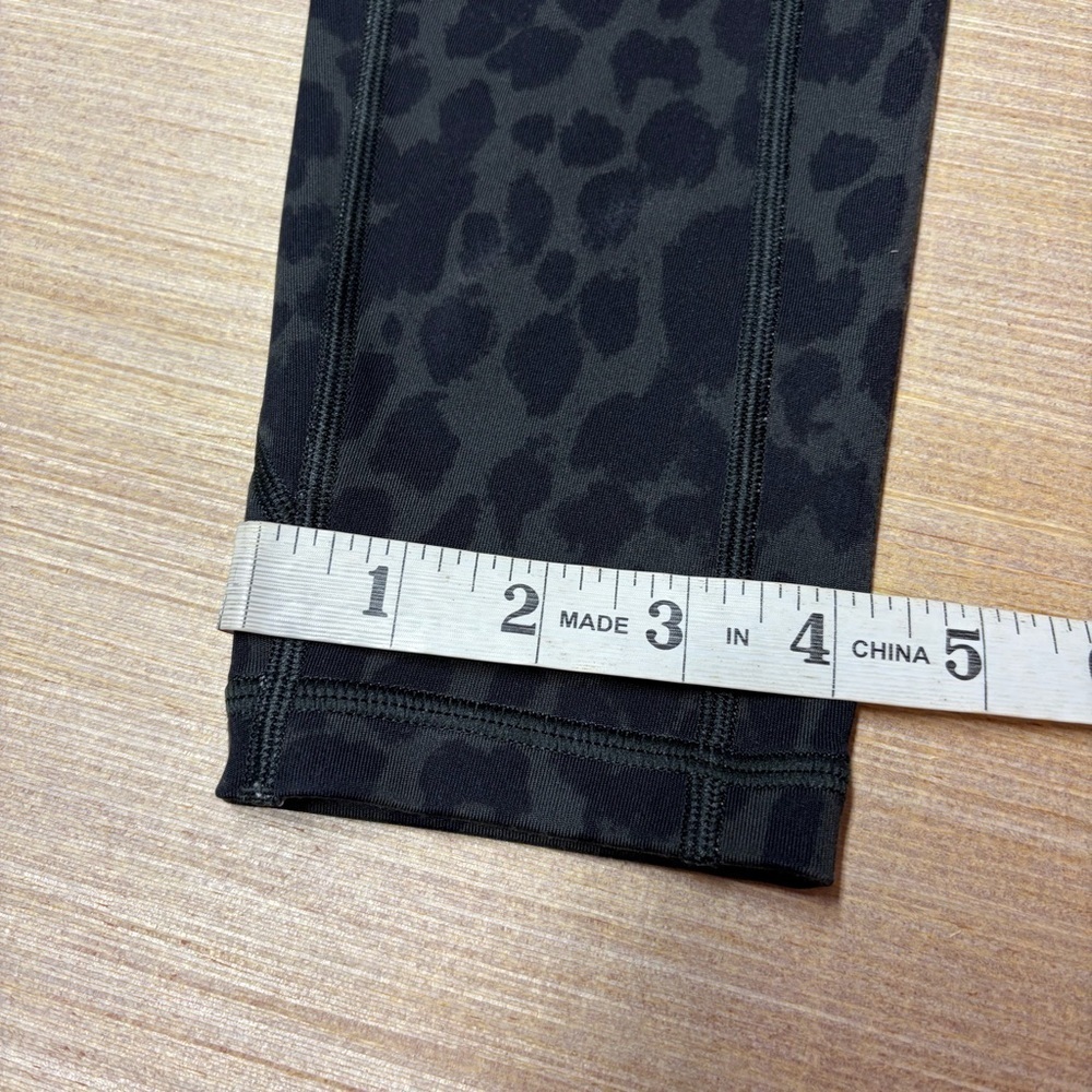 NEW Victoria's Secret Flow On Point Pocket Leggings Women 10 Green Black Cheetah - Picture 3 of 13